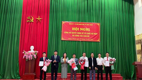 Hội nghị  Công bố các Quyết định về tổ chức bộ máy và công tác cán bộ xã Thiện Thuật
