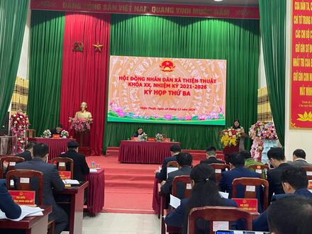 Kinh tế - Chính trị